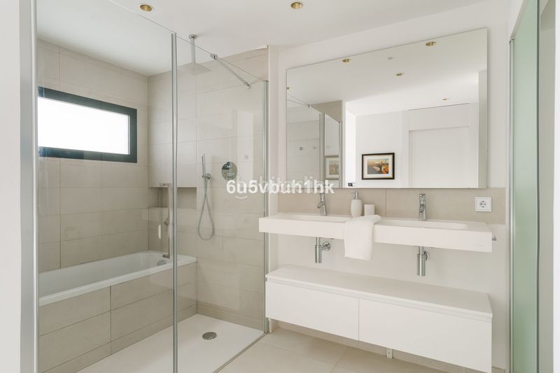 Foto 43074b95-9a05-4651-86f0-b230bee0e6a3. Apartament amb calefacció aparcament piscina a El Higuerón Fuengirola