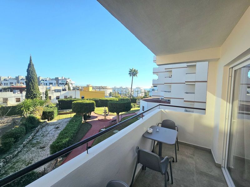 Foto 9bfbc445-3a03-4e76-b5cd-6e53b7f4b0dc. Apartament amb aparcament piscina a La Colina Torremolinos