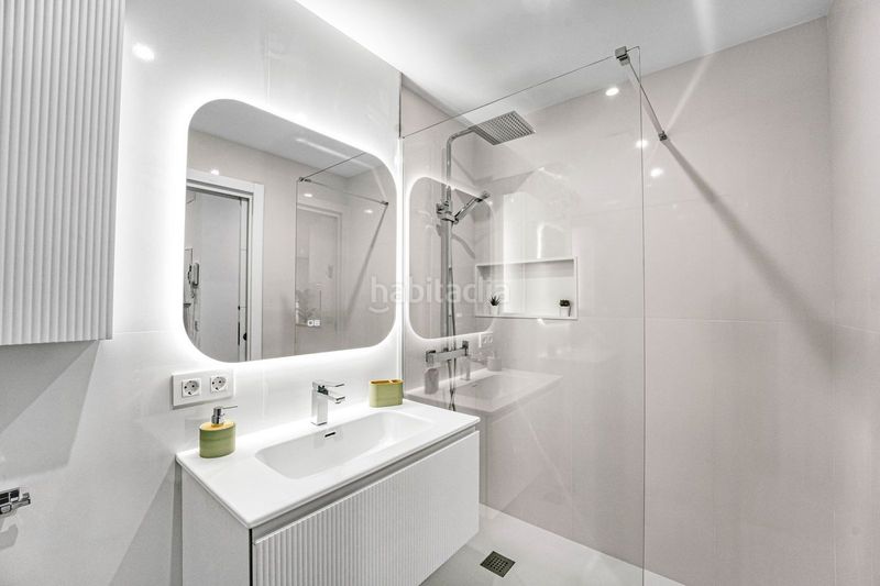Foto 220455ef-0f29-450c-8c11-fc95f658f66b. Apartament amb aparcament piscina a El Bajondillo Torremolinos