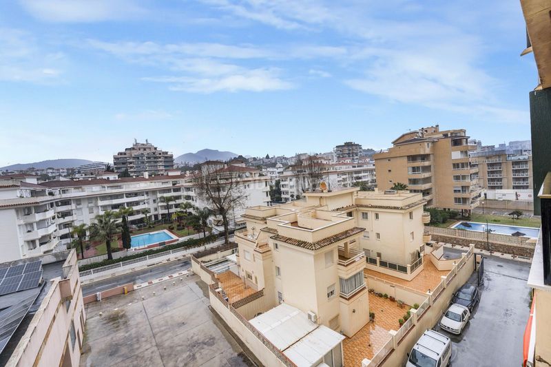 Foto 4040bf5a-c5ed-4ab2-853e-4ac794d10d0c. Apartament amb aparcament piscina a El Bajondillo Torremolinos