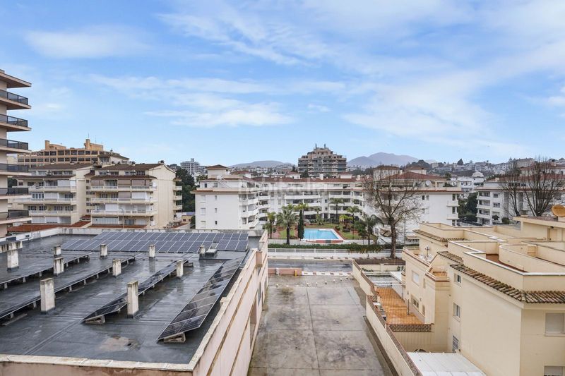 Foto 43a19168-72c6-4b16-b761-adcad718f8f9. Apartament amb aparcament piscina a El Bajondillo Torremolinos