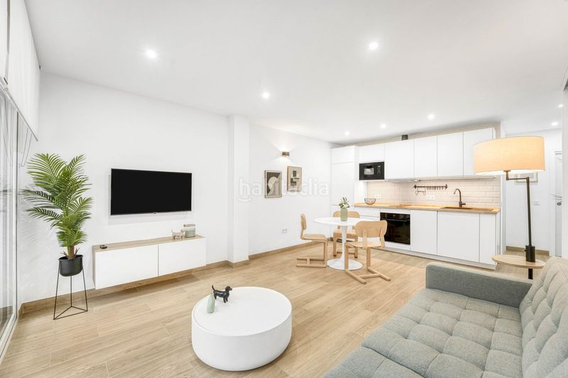 Foto c660aadd-add4-4ad6-8ca8-94371c68ec45. Apartament amb aparcament piscina a El Bajondillo Torremolinos