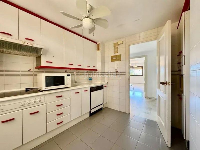 Foto f1dbdf0c-9c06-4ce5-9073-6713639ff498. Apartament amb piscina a La Carihuela - Los Nidos Torremolinos
