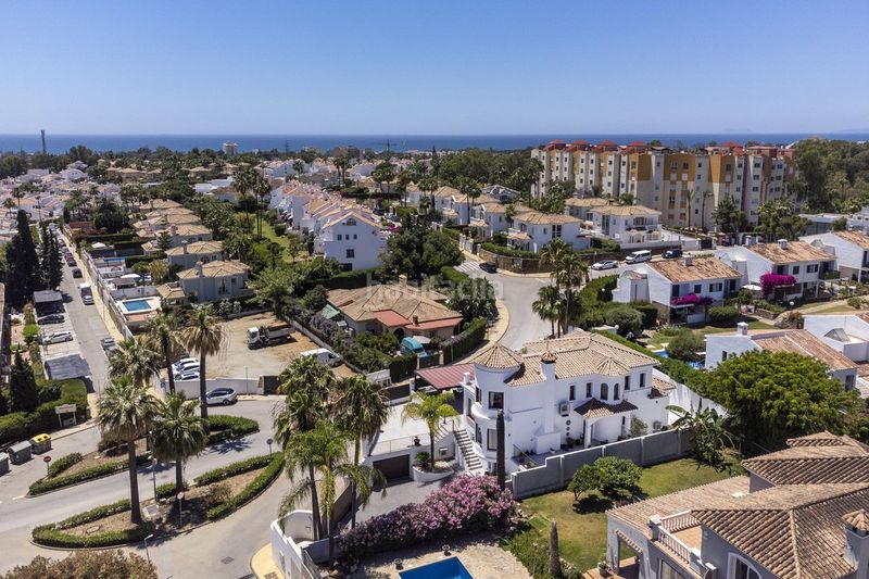 Foto dd2c4346-9cce-4948-8459-232595bd5713. Xalet amb calefacció aparcament piscina a Atalaya - Isdabe Estepona