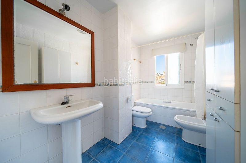 Foto 5c3076bc-4a01-4086-8c1d-01a369c26ece. Apartament amb aparcament piscina a Los Pacos Fuengirola