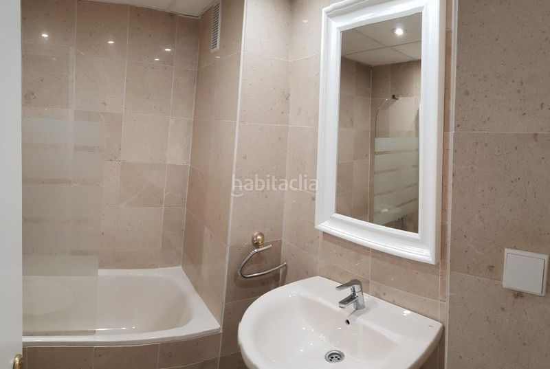 Foto 86573345-d54d-4f70-b6f8-3139404a62a8. Apartament amb calefacció aparcament piscina a La Carihuela - Los Nidos Torremolinos
