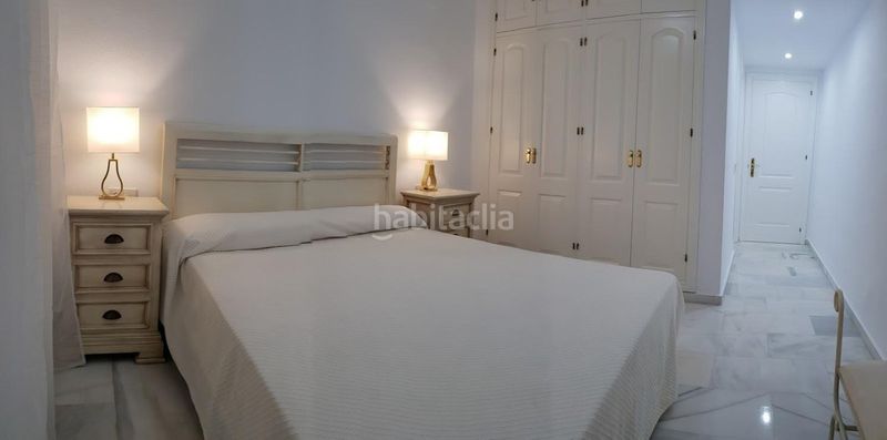 Foto bc2a1555-61e3-4f24-9a96-e78e61a76efe. Apartament amb calefacció aparcament piscina a La Carihuela - Los Nidos Torremolinos