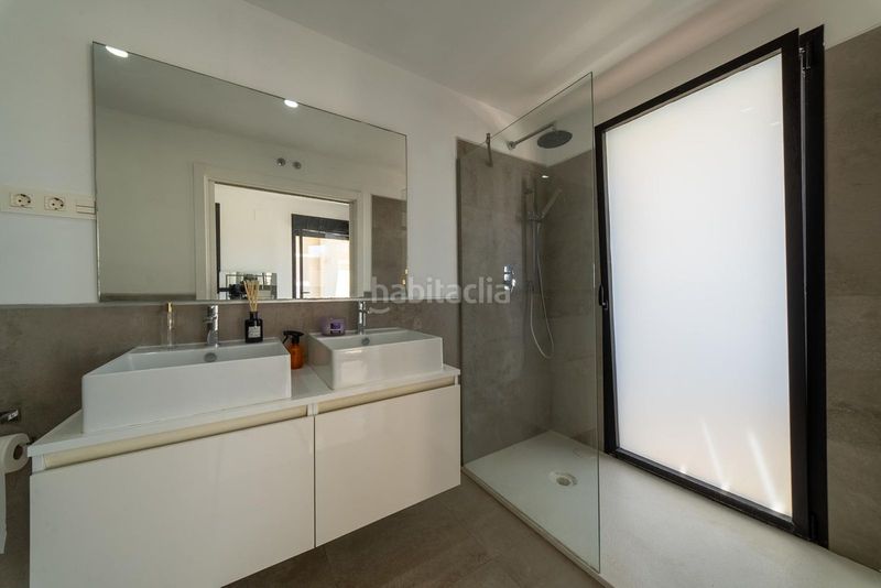 Foto a4e03a0f-71f1-43fc-89d6-5a0ff3e73a93. Casa adossada amb calefacció aparcament piscina a Mijas