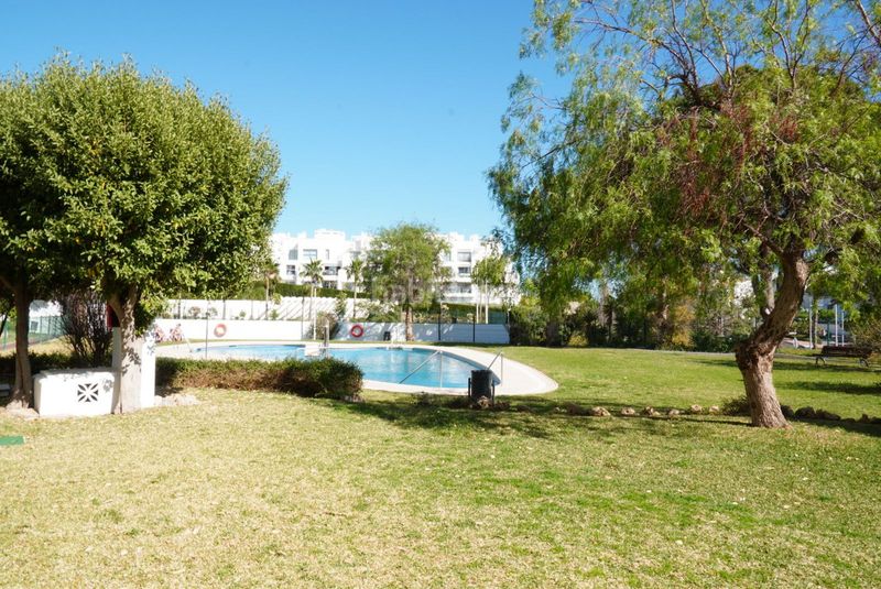 Foto 15c1fb59-af0b-4ff8-8bc9-f6cc4cbbe4eb. Apartament amb aparcament piscina a Zona Centro Comercial Torrequebrada Benalmádena