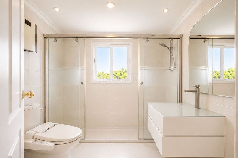 Foto 42d888c7-2dba-4b04-91cf-897e02a5c7e2. Apartament amb aparcament piscina a Zona Centro Comercial Torrequebrada Benalmádena