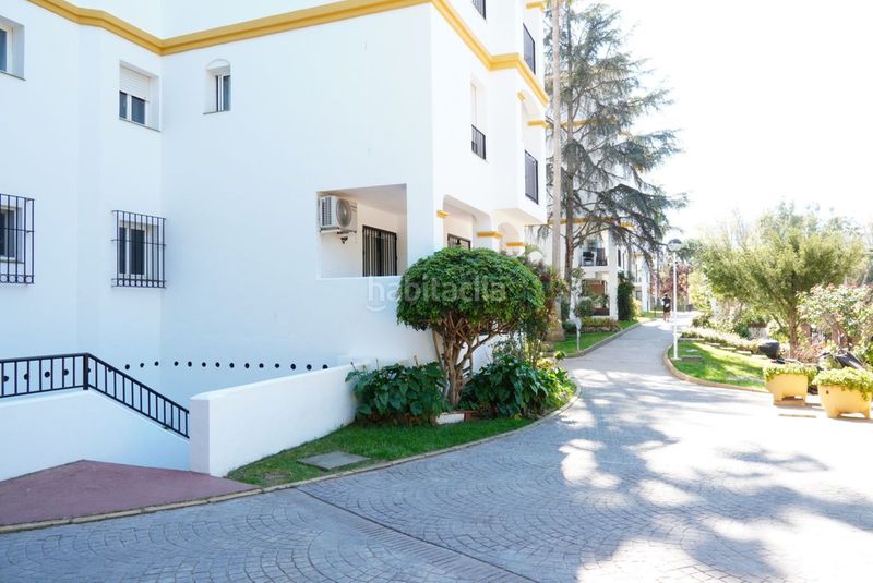 Foto c69fe31d-8ce8-437a-b627-1e25d8a3b7c6. Apartament amb aparcament piscina a Zona Centro Comercial Torrequebrada Benalmádena