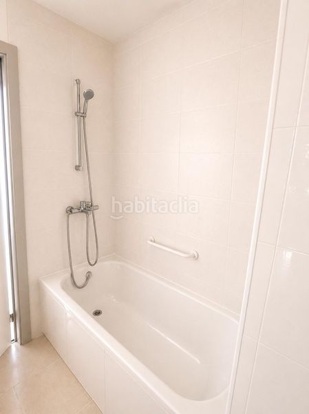 Foto 0b21dbbe-5c46-4f16-bfe7-f73823ff675c. Apartament amb piscina a La Carihuela - Los Nidos Torremolinos