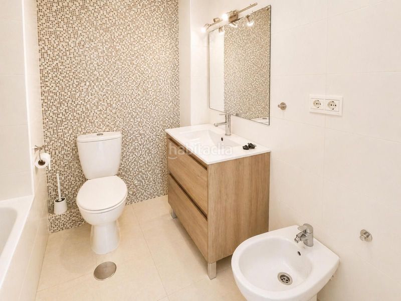 Foto 4d797121-d4ad-4b3c-9fe5-c0a4ab0e0e72. Apartament amb piscina a La Carihuela - Los Nidos Torremolinos