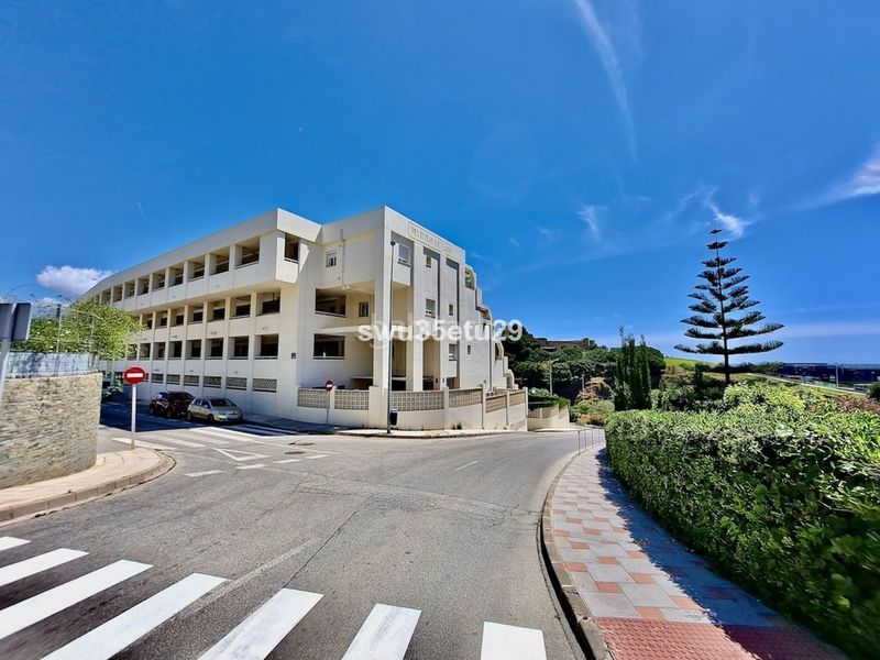 Foto 1be6fe35-c0ae-43fb-b5ba-5b793ceec6a6. Àtic amb aparcament piscina a Castillo Sohail - Myramar Fuengirola