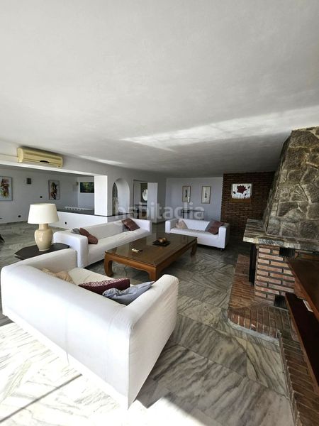 Foto ec9fb23a-198b-4ee9-8890-2df7cbb309d3. Location duplex dans Montemar Torremolinos