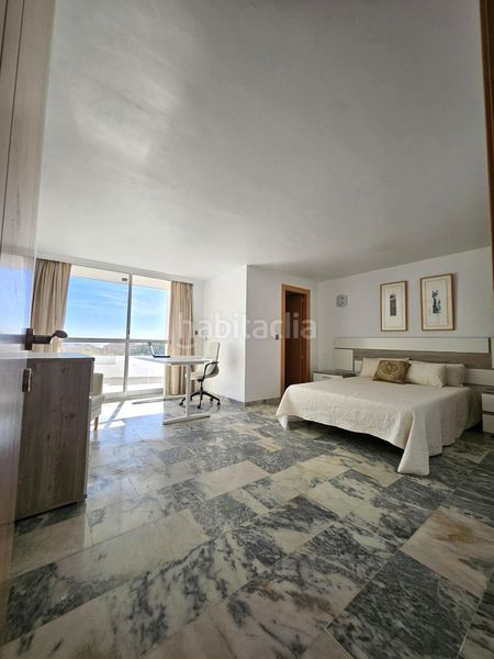 Foto fc41e2e7-f1b7-4c35-9a62-ec3e3a644522. Location duplex dans Montemar Torremolinos