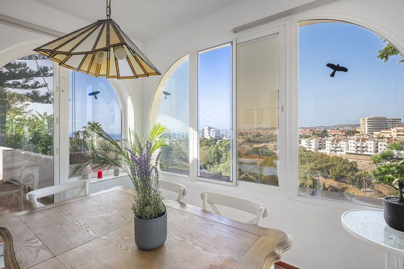 Foto acc8f90f-7a61-4450-bfe8-b31ed2f5f54c. Chalet with parking pool in Torreblanca del Sol Fuengirola