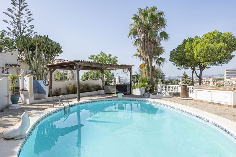 Foto c062083a-00a7-4b70-afa2-ca971c21dc4d. Chalet with parking pool in Torreblanca del Sol Fuengirola