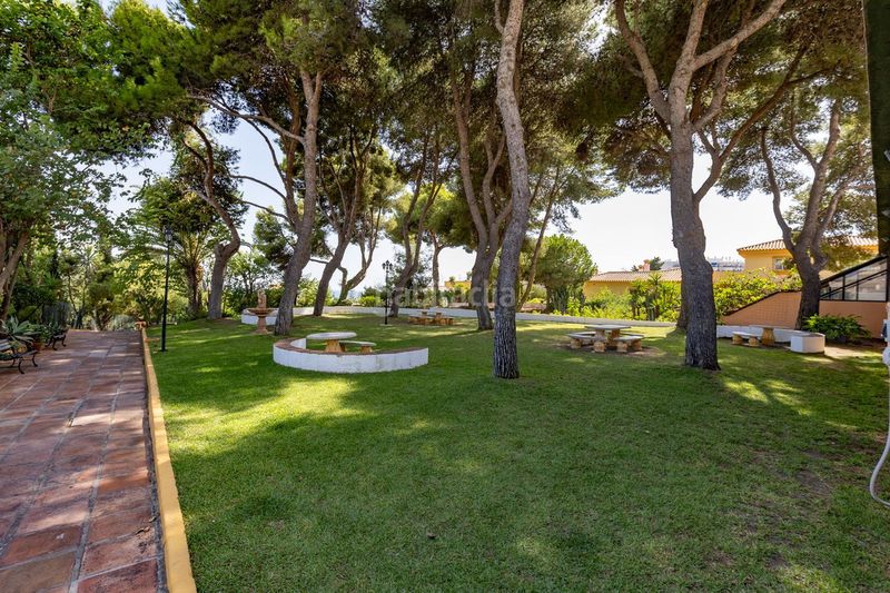 Foto 570e561e-ead8-4821-b054-4d1b3dd262ea. Apartament amb aparcament piscina a La Carihuela - Los Nidos Torremolinos