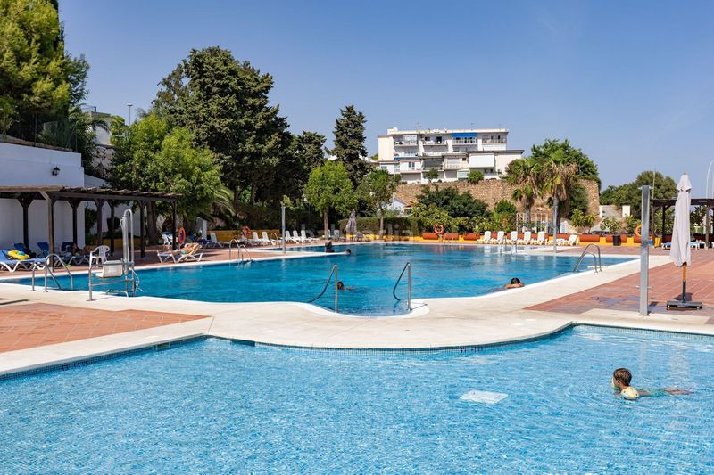 Foto e1e6eb2c-0a0d-41cc-b7dd-41d4c3a29477. Apartament amb aparcament piscina a La Carihuela - Los Nidos Torremolinos