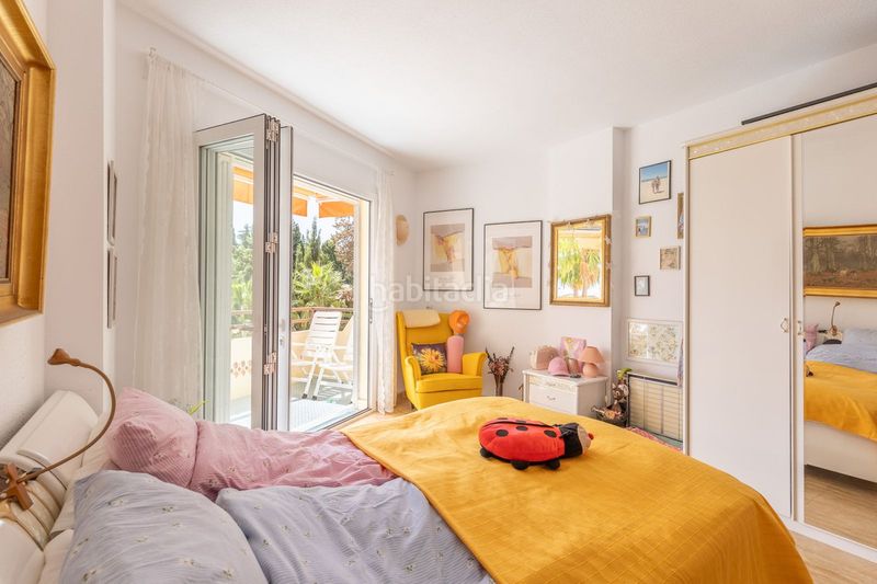 Foto ee87c54d-ff3b-4b61-ac91-012179228a96. Apartament amb aparcament piscina a La Carihuela - Los Nidos Torremolinos
