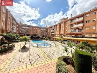 Appartamento in Poniente-Norte - Miralbaida - Parque Azahara. Espectacular  vivienda con piscina en parque azahara para entrar