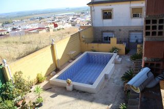 Masia a Alcolea. Vivienda para terminar de reformar con piscina en barriada de lo