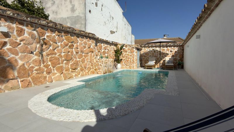 Foto f15fa19c-ba5f-4a60-8960-4cc5bba44784. Casa amb calefacció aparcament piscina a Almodóvar del Río