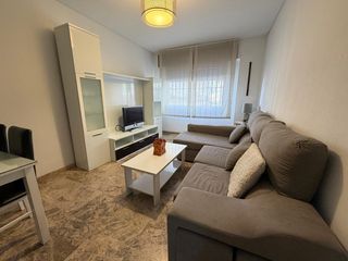 Flat in Avenida republica argentina 18. Magnífico piso de 2 dormitorios con ascensor y trastero en aveni