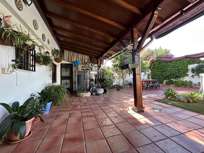 Foto 4ca524fc-f1b5-4e2a-aa35-b929d46e1048. Casa amb calefacció aparcament piscina a Villarrubia Córdoba