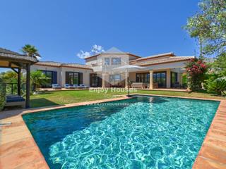 Casa in Beniarbeig. Impresionante villa de 4 habitaciones con piscina privada y vist