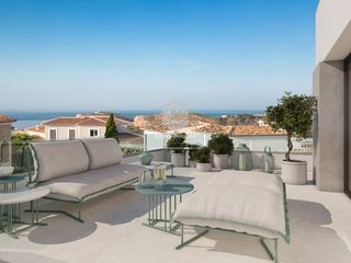 Casa en Cumbre del Sol. Villa de lujo contemporánea con piscina infinita y vistas panorá