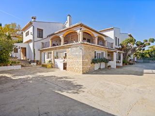 Casa in Partida Comunes-Adsubia. Oportunidad única! villa en camin cabanes , jávea