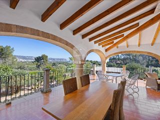 Maison à Partida Comunes-Adsubia. Villa estilo mediterraneo en camin cabanes , jávea