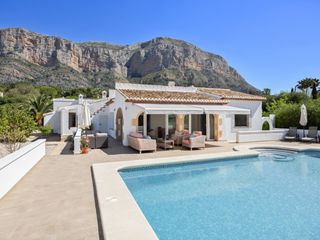 Casa a Montgó - Ermita. Villa montgo de 4 habitaciones en una parcela grande, plana y tr