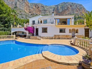 House in Montgó - Ermita. Villa privada familiar cerca de la cima del montgó  piscina, bar