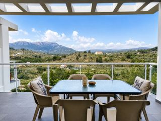 Casa pareada en La Empedrola. Casa adosada con vistas impresionantes de la sierra de bernia