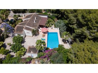 Casa a Partida Comunes-Adsubia. Elegante villa de 4 dormitorios en adsubia con piscina, cocina d