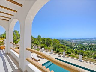 Casa in Oliva Pueblo. Villa elegante de estilo bohemiochic con vistas panorámicas al m