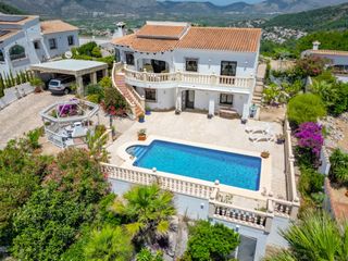 Casa in Murla. Espaciosa villa de 5 habitaciones con apartamento de invitados i