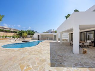 Casa a Partida Comunes-Adsubia. Elegante villa mediterránea con piscina, bar al aire libre y vis