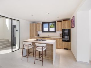 Haus in Partida Comunes-Adsubia. Elegante villa mediterránea con piscina, bar al aire libre y vis