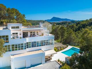 Maison à Altea la Vella. Villa con piscina a lado del club de golf de altea
