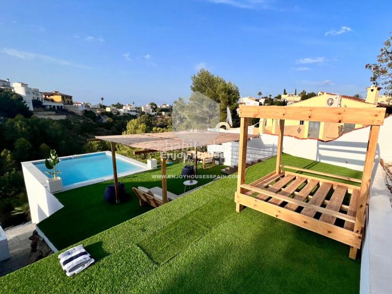 Foto 035fd92a-f3a7-402f-8c43-f60cebdd379f. Casa villa de 4 habitaciones con fantásticas vistas abiertas al mar en el montgó, en Dénia