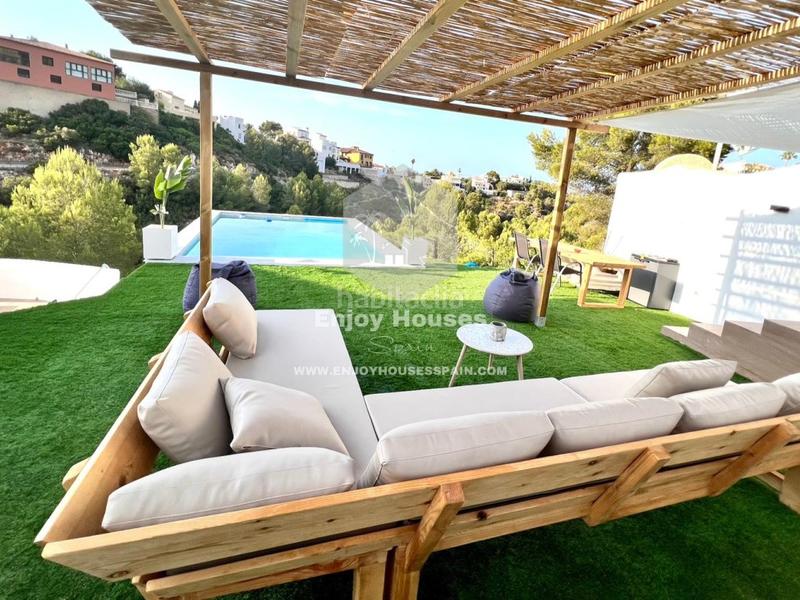 Foto cf628058-d6ec-4659-8bca-8fe4da1e343c. Casa villa de 4 habitaciones con fantásticas vistas abiertas al mar en el montgó, en Dénia