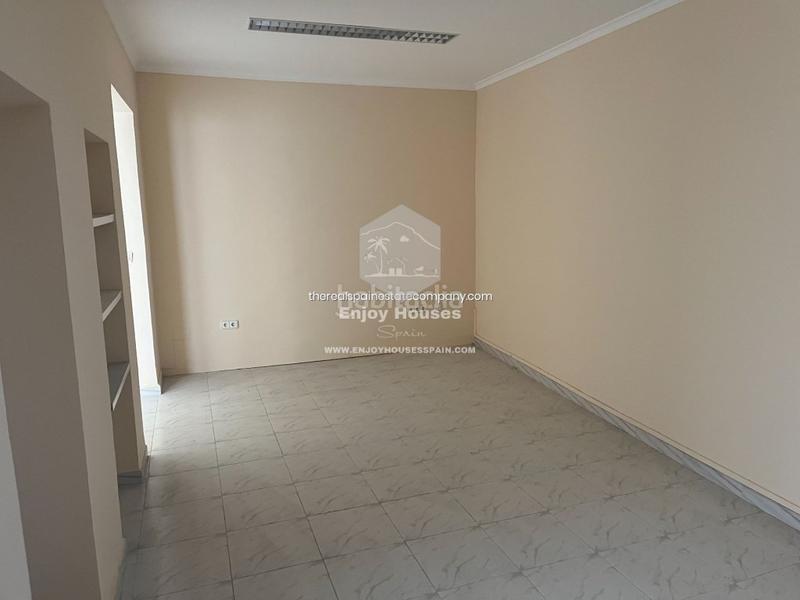 Foto efde6938-95a4-4f6b-8cc4-cf0f43b195e8. Edifici a Centro Urbano Dénia