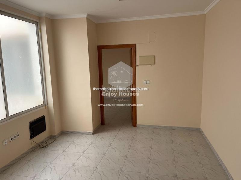 Foto fa52f3c2-6334-49bd-acc4-3a2ac26a0b3f. Edifici a Centro Urbano Dénia