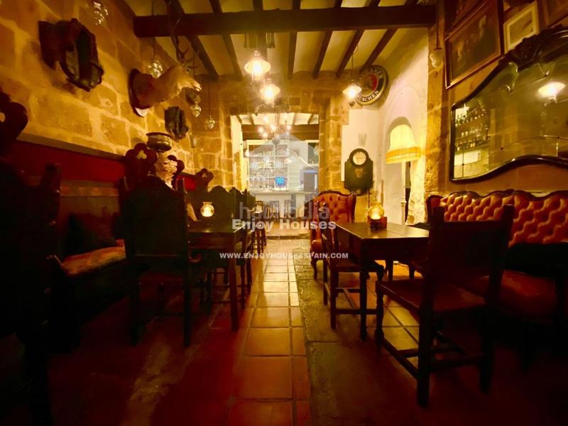 Foto 0b9850f9-55d5-40e9-9b36-81f845c23cf9. Local comercial excepcional oportunidad de inversión en el casco antiguo de jávea en Xàbia