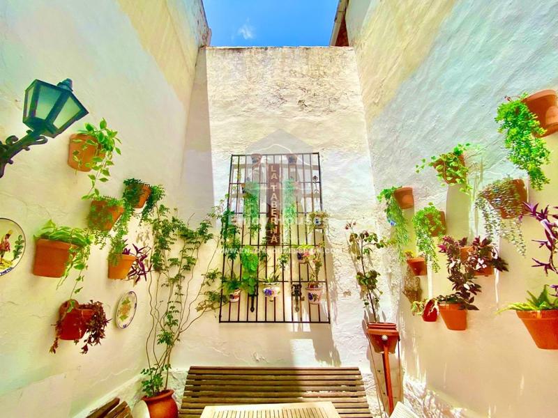 Foto 143bd807-fb35-46c2-8c21-1dcf5665ca0e. Local comercial excepcional oportunidad de inversión en el casco antiguo de jávea en Xàbia