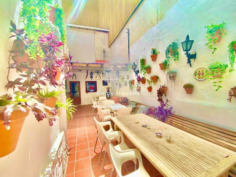 Foto 4f8aef1b-240b-4e20-930a-4a2c00ae3189. Local comercial excepcional oportunidad de inversión en el casco antiguo de jávea en Xàbia